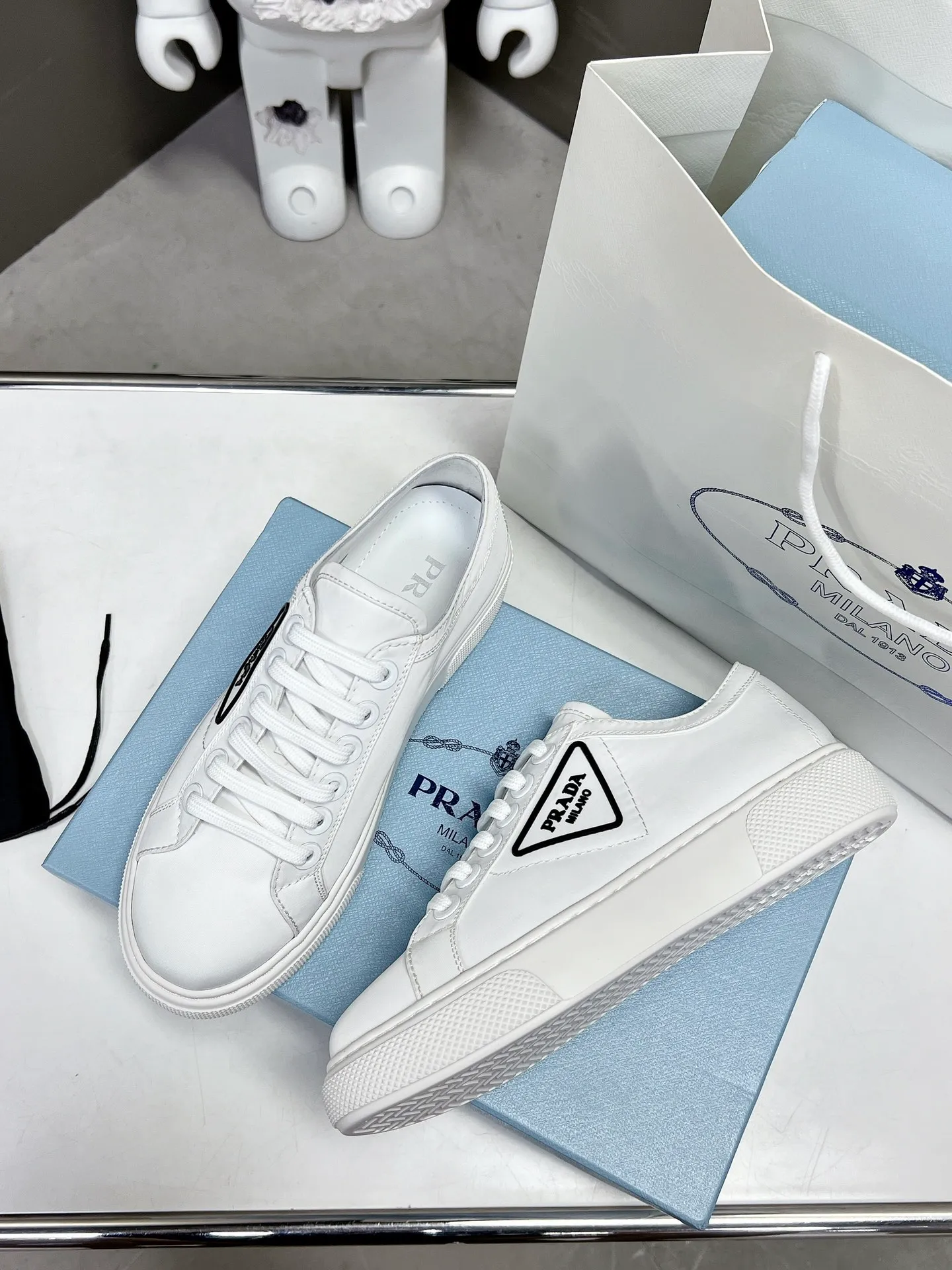 👟👟Ex-factory price 420👟👟 Purchasing level ⚡2023S launches Prada’s latest catwalk shoes, dad shoe series ͏ 💥PRADA's early spring catwalk model👠The fresh breeze has a bit of an expensive feel, and the upper is very perfect💃Elegant and elegant, crystal clear, no matter the quality of the accessories, they are all customized one-to-one, zero distance from the original version 1⃣Upper: imported waterproof twill + epoxy injection molding process 2⃣Inner: waterproof twill 3⃣Outsole: Original one-to-one molded rubber foam outsole 4⃣🔺Original packaging Heel height 4cm 5⃣Number of codes: 35-40, 41 non-returnable